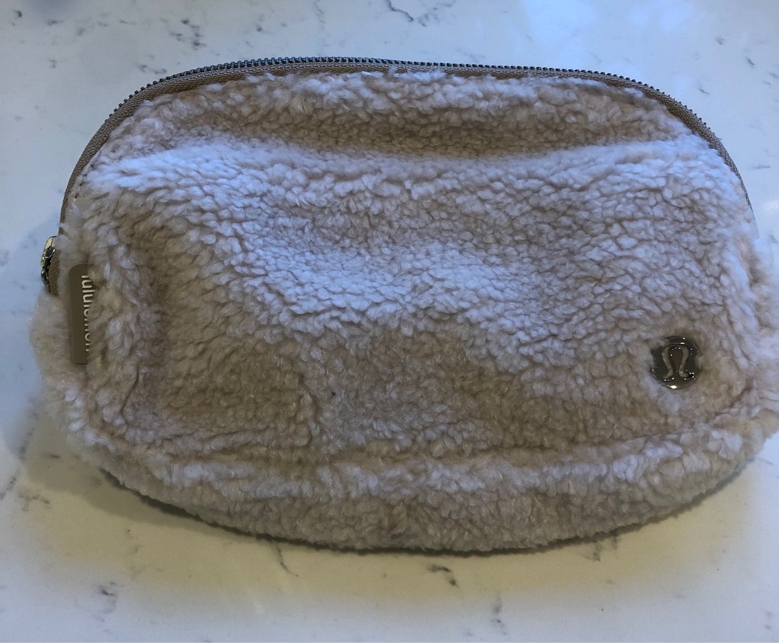 NWT Lululemon Belt Bag Fleece