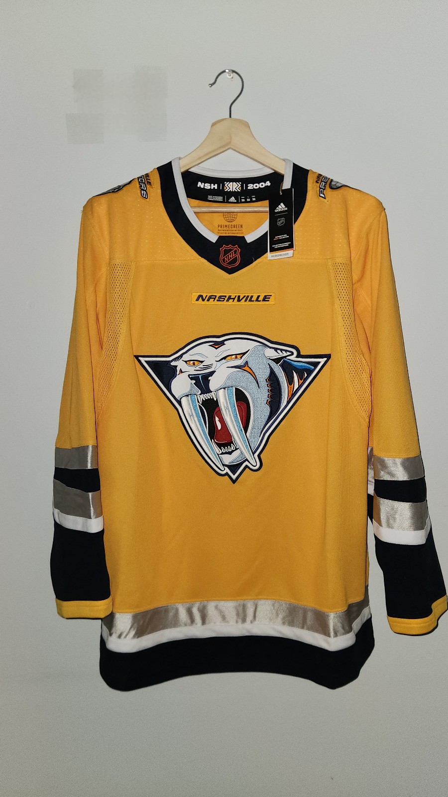Nashville Predators Reverse Retro 2.0 Adidas Jersey Size 50 NWT