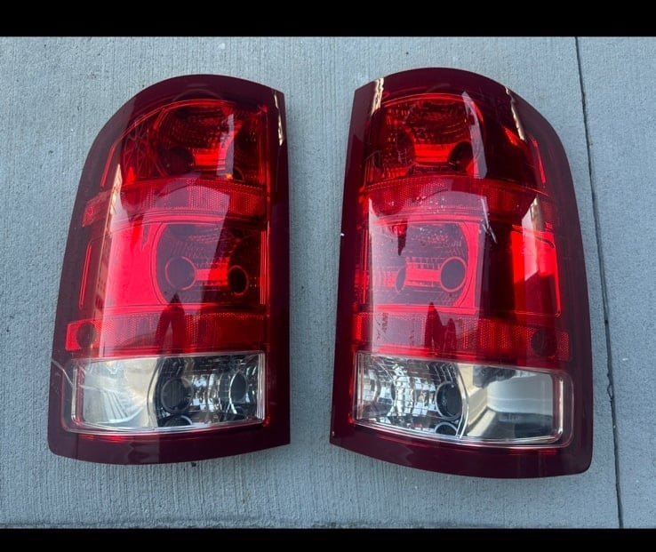 Pair of 2010-13 GMC SIERRA 2500 TAIL LAMP COMPATIBLE WITH SIERRA 1500 PICKUP
