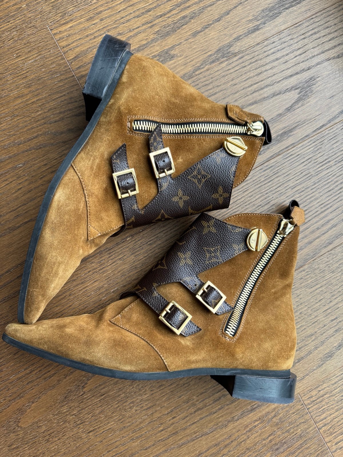 LOUIS VUITTON ANKLE BOOTS SIZE 39