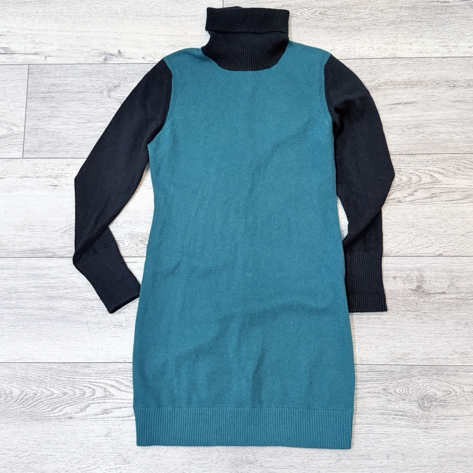 Aqua 100% Cashmere Dress Women’s large Turtleneck Long Sleeve Quiet Luxury Teal