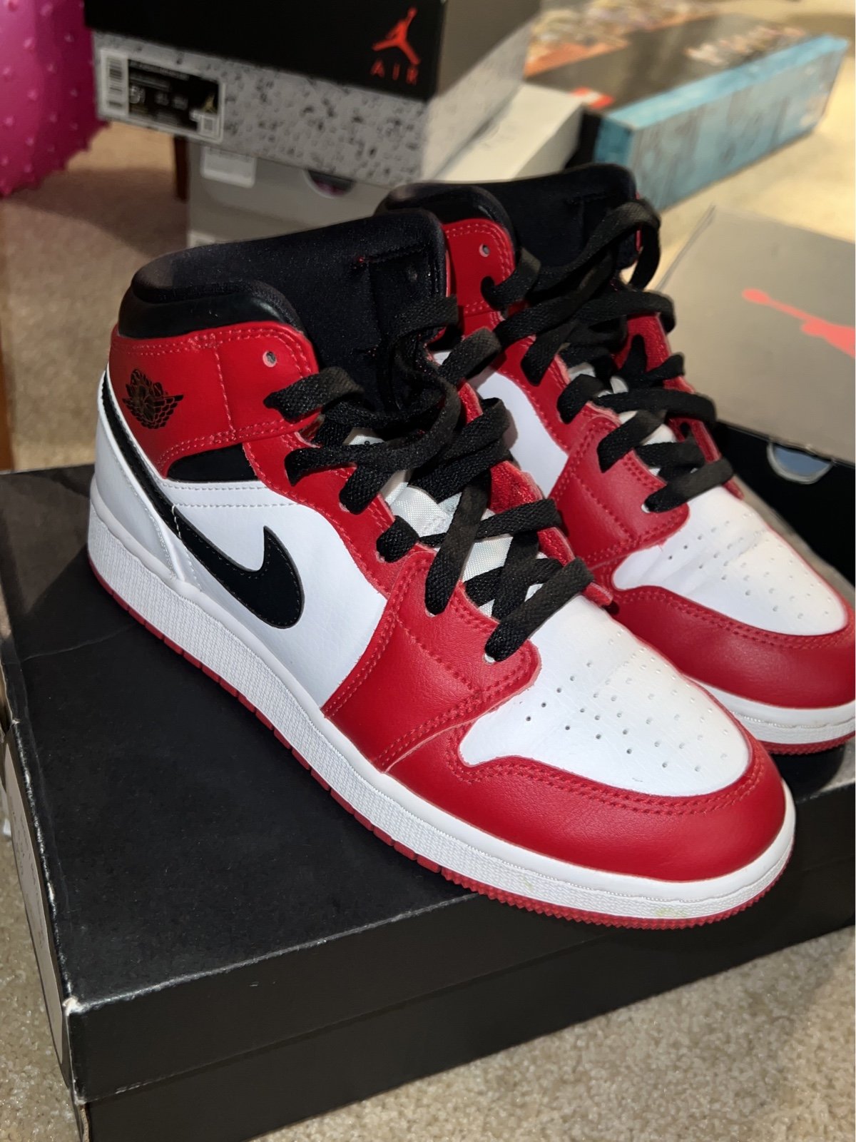 Nike Air Jordan 1 Mid Bulls 5.5y