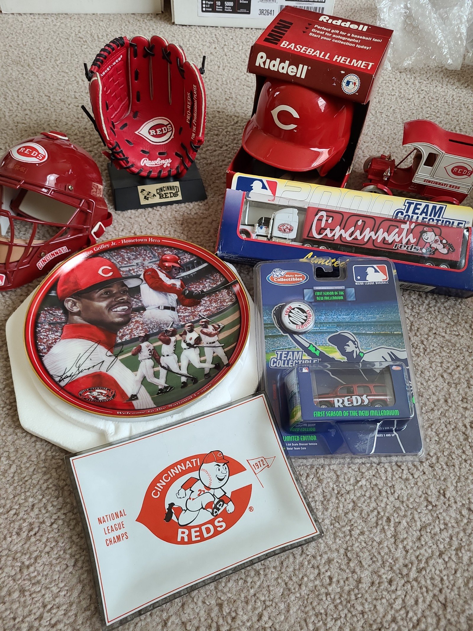 ULTIMATE CINCINNATI REDS 8-ITEM MLB FAN BASEBALL BUNDLE