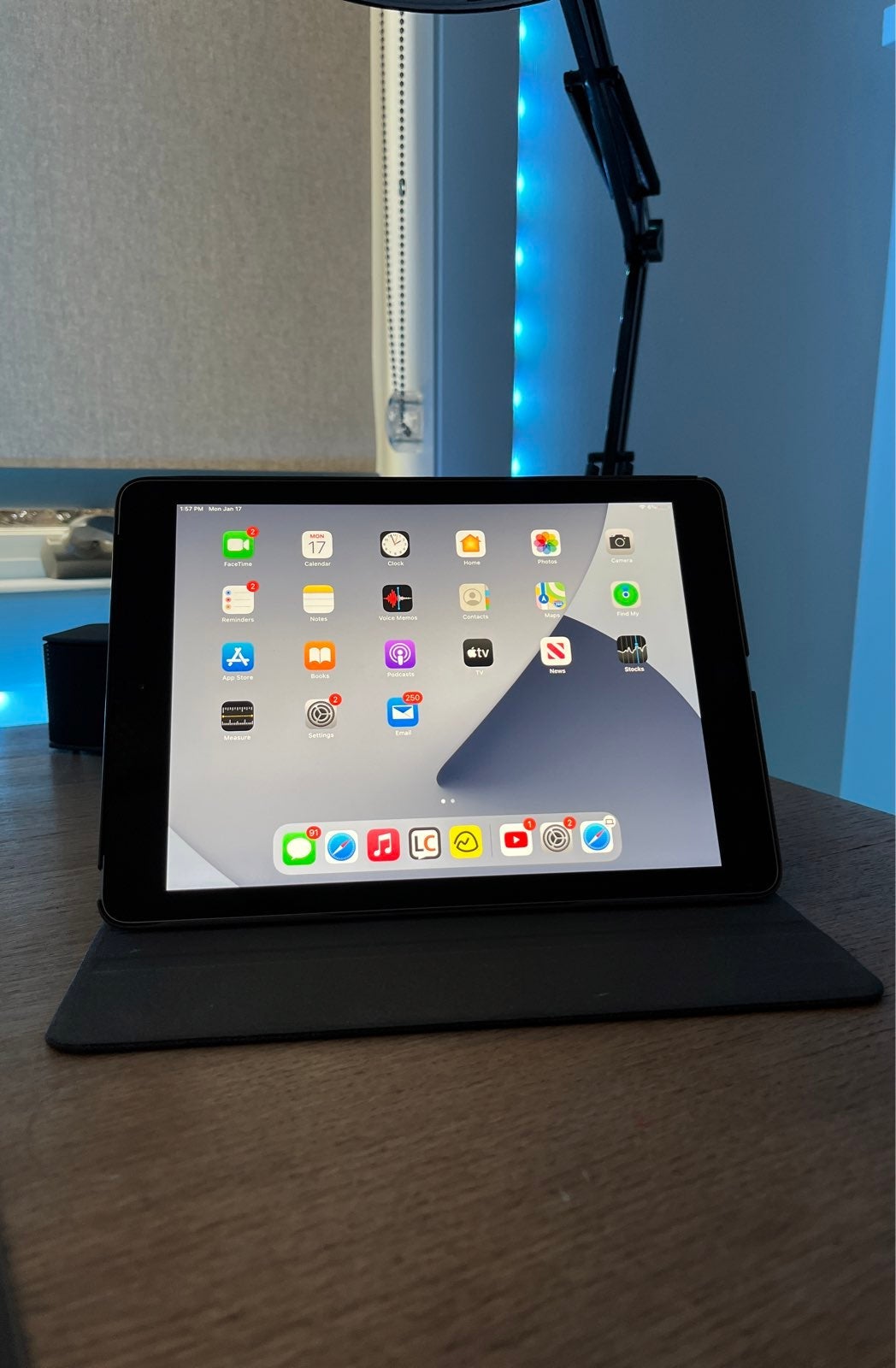 Apple iPad 5th Generation with Box
