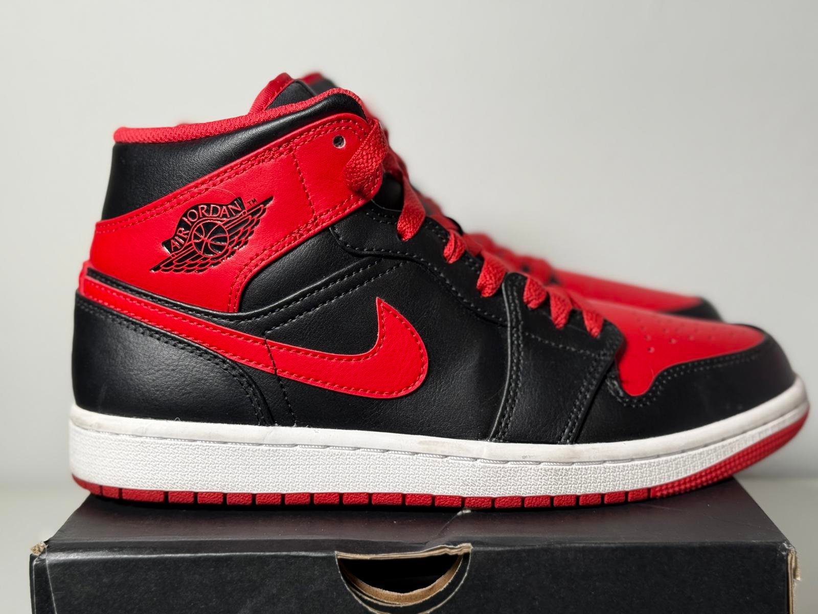 Air Jordan 1 Mid Alternate Bred 2022 (Style DQ8426-060) Size: Mens 7.5