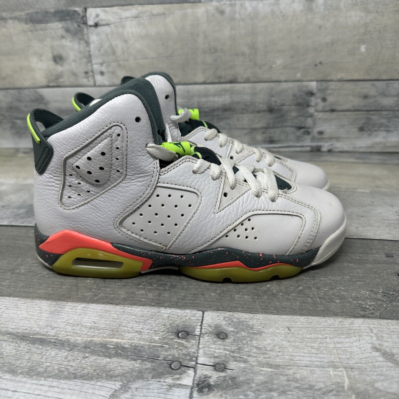 Nike Air Jordan 6 Retro Bright Mango Basketball Shoes 384665 114 Kids Size 4Y