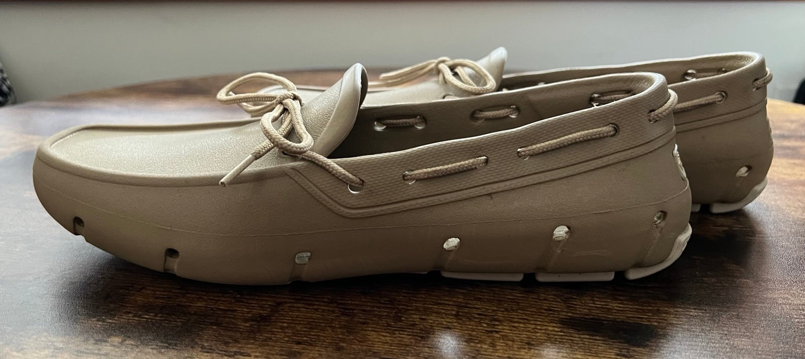 TUCKET | men’s Khaki & Vanilla Deck Shoe./The Gilller. Size: 10