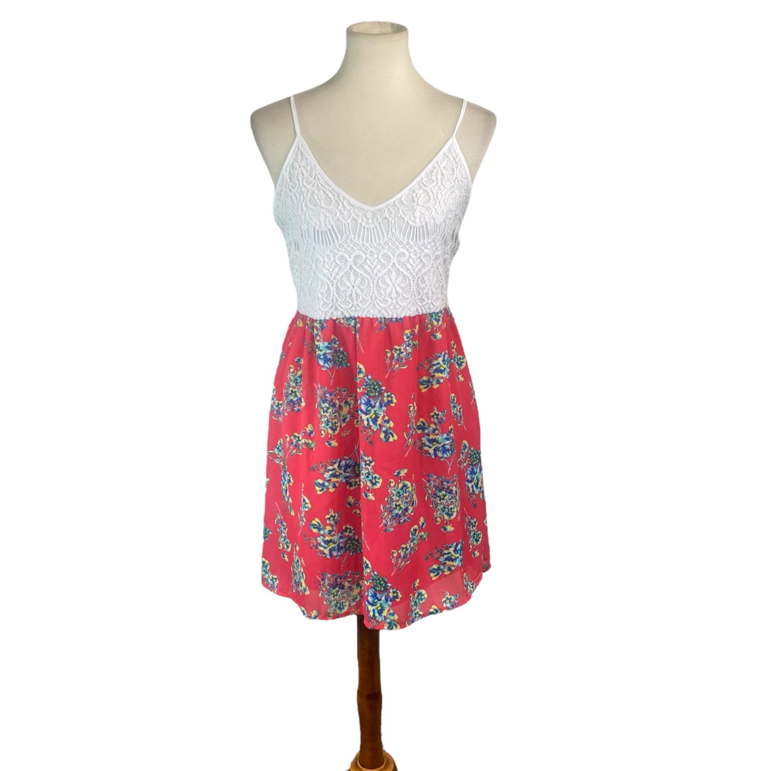 Woman’s Maurices floral and crochet dress size M