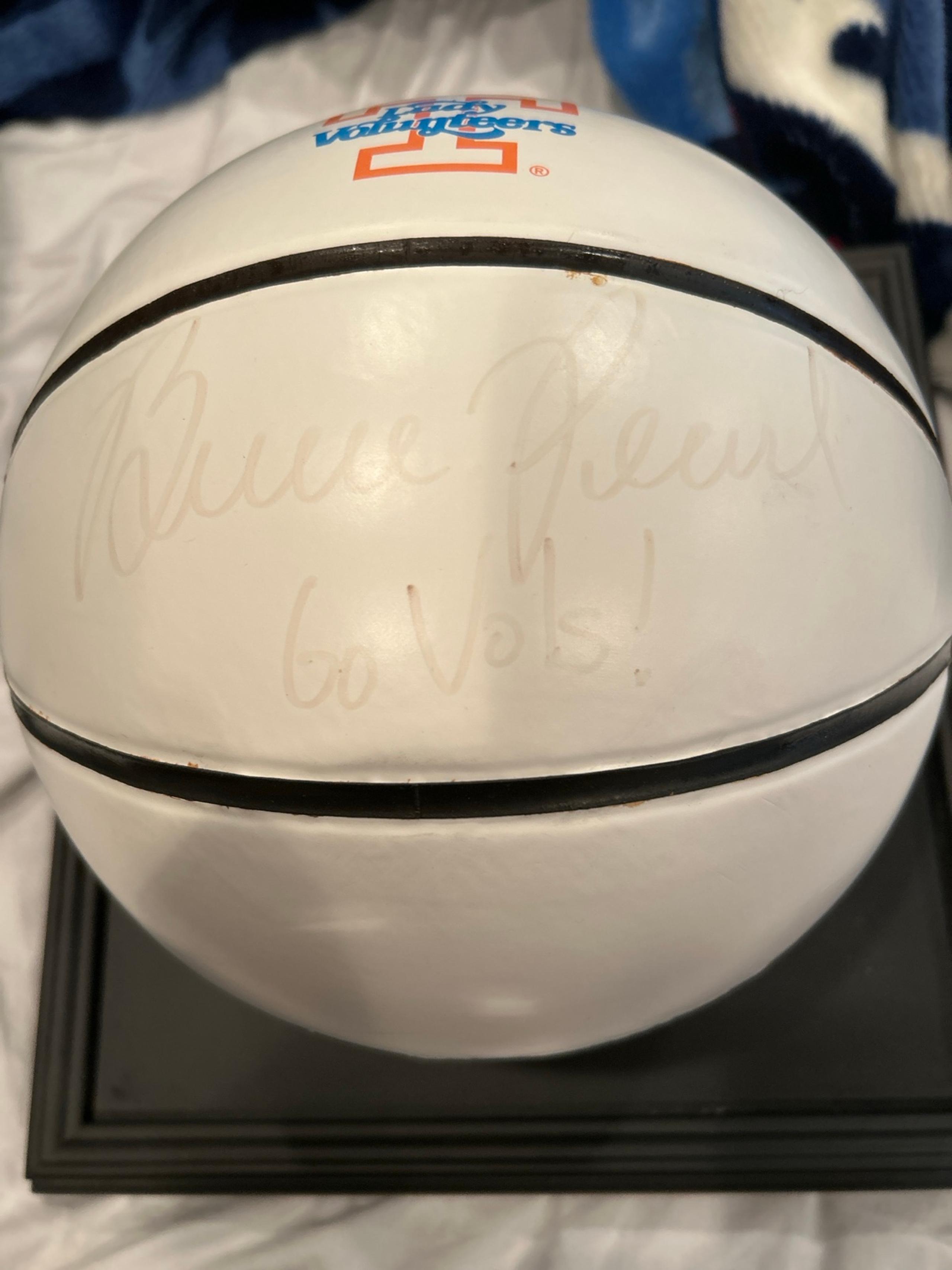 Signed Lady Vols ball by Summitt & Pearl + 2010 SEC tickets & case