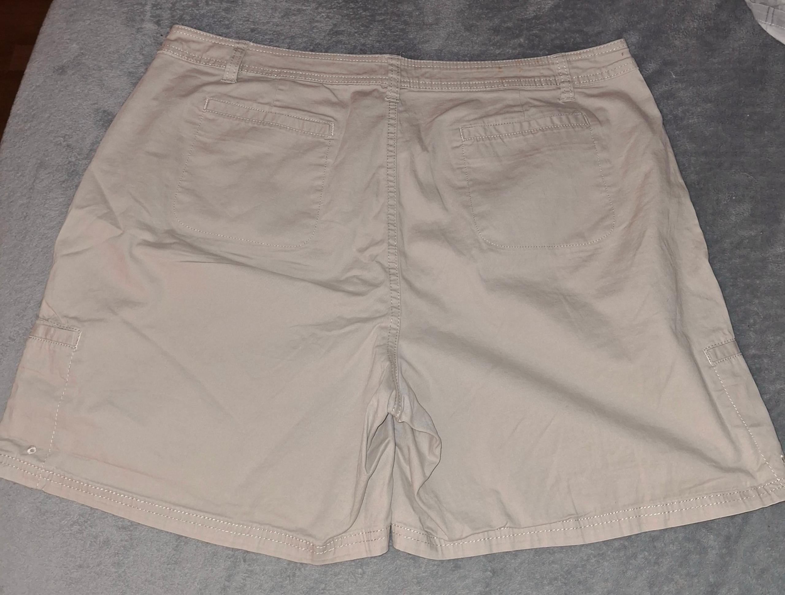 Croft & Barrow Women's Khaki Stretch Size 18 Shorts