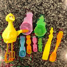 RARE VINTAGE SESAME STREET 1978 WILTON BAKE SET BIG BIRD MIXER