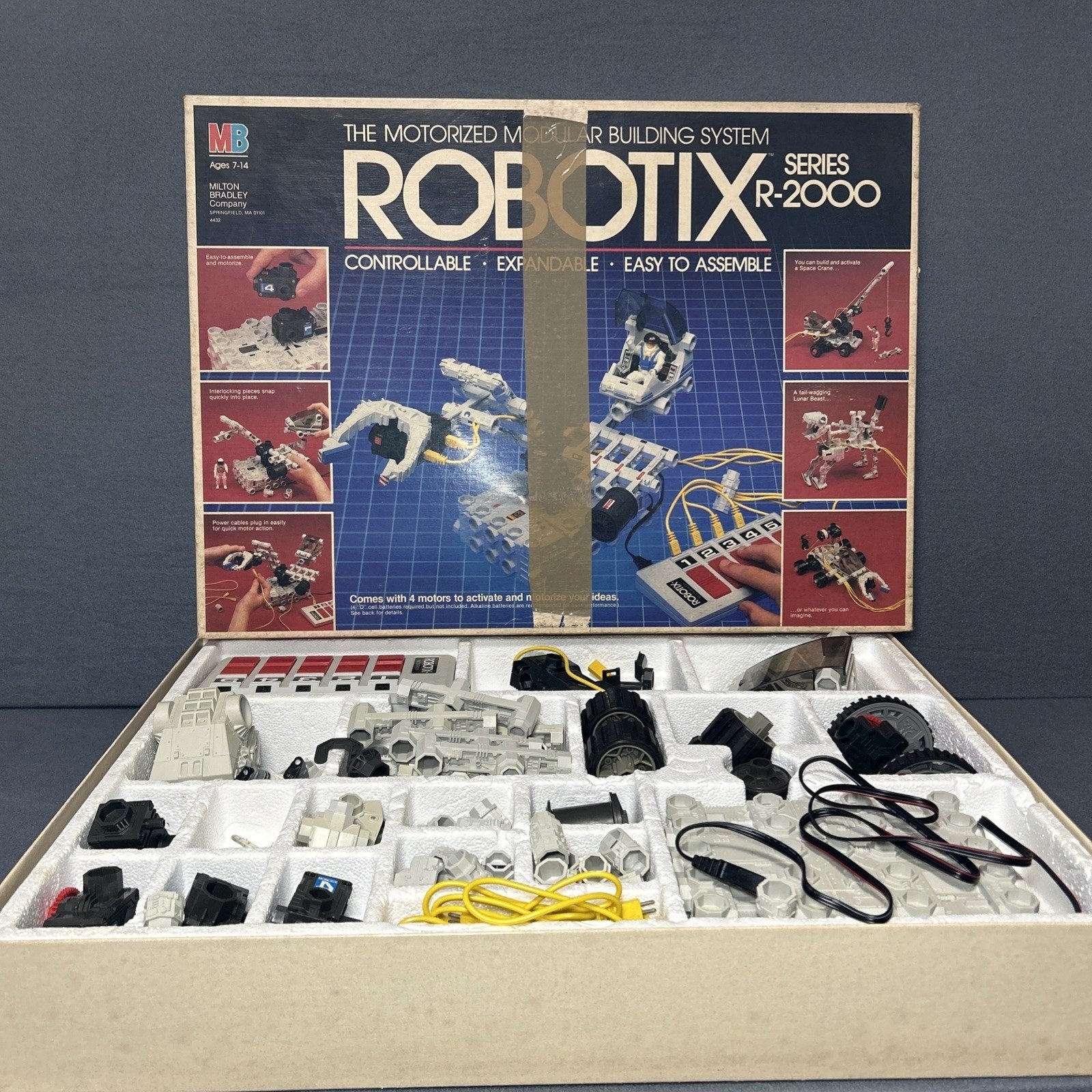 Vintage 1985 Milton Bradley ROBOTIX Series R-2000 Argus Space Robot Building Set
