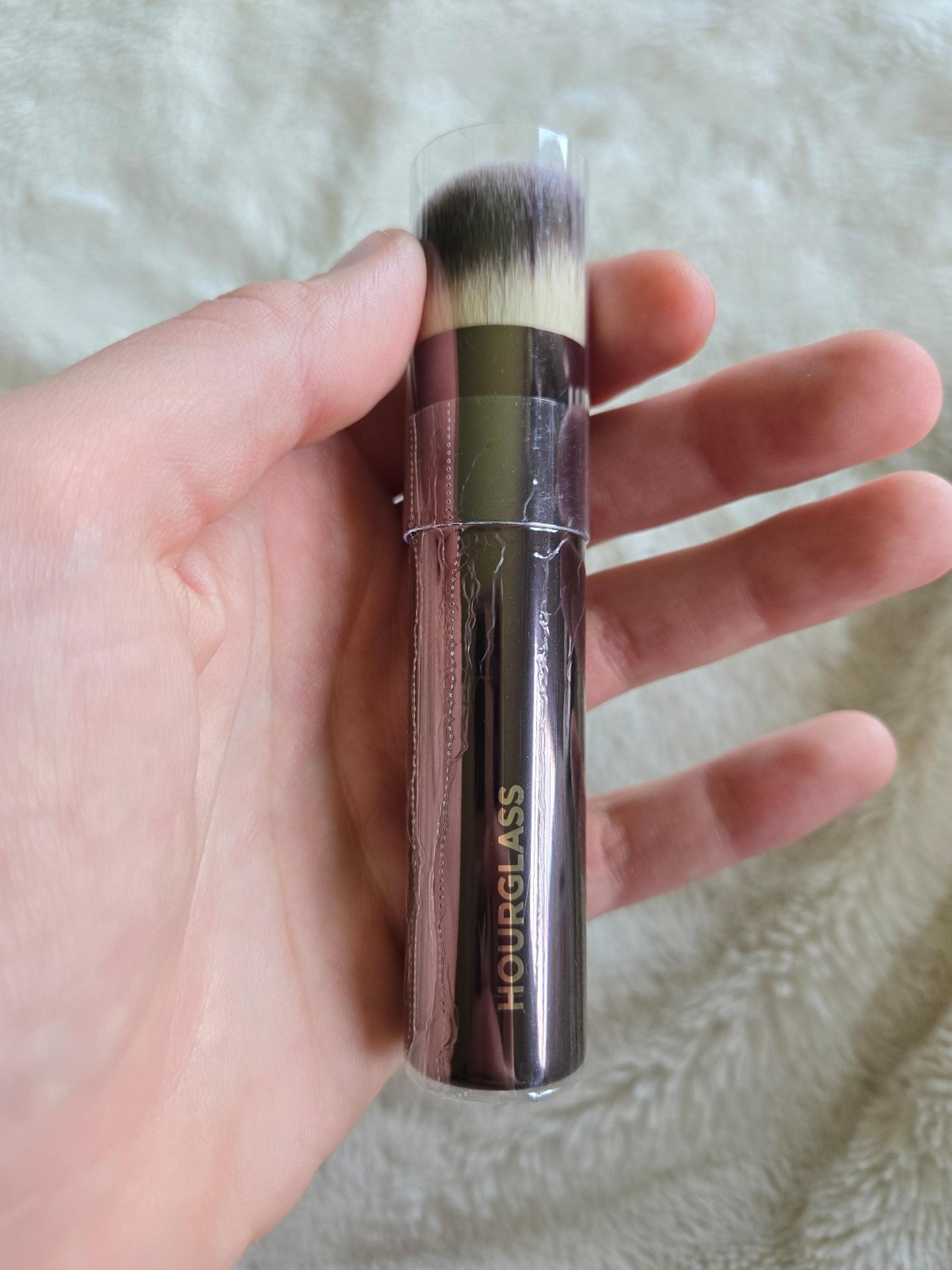 Hourglass vanish seamless finish foundation brush