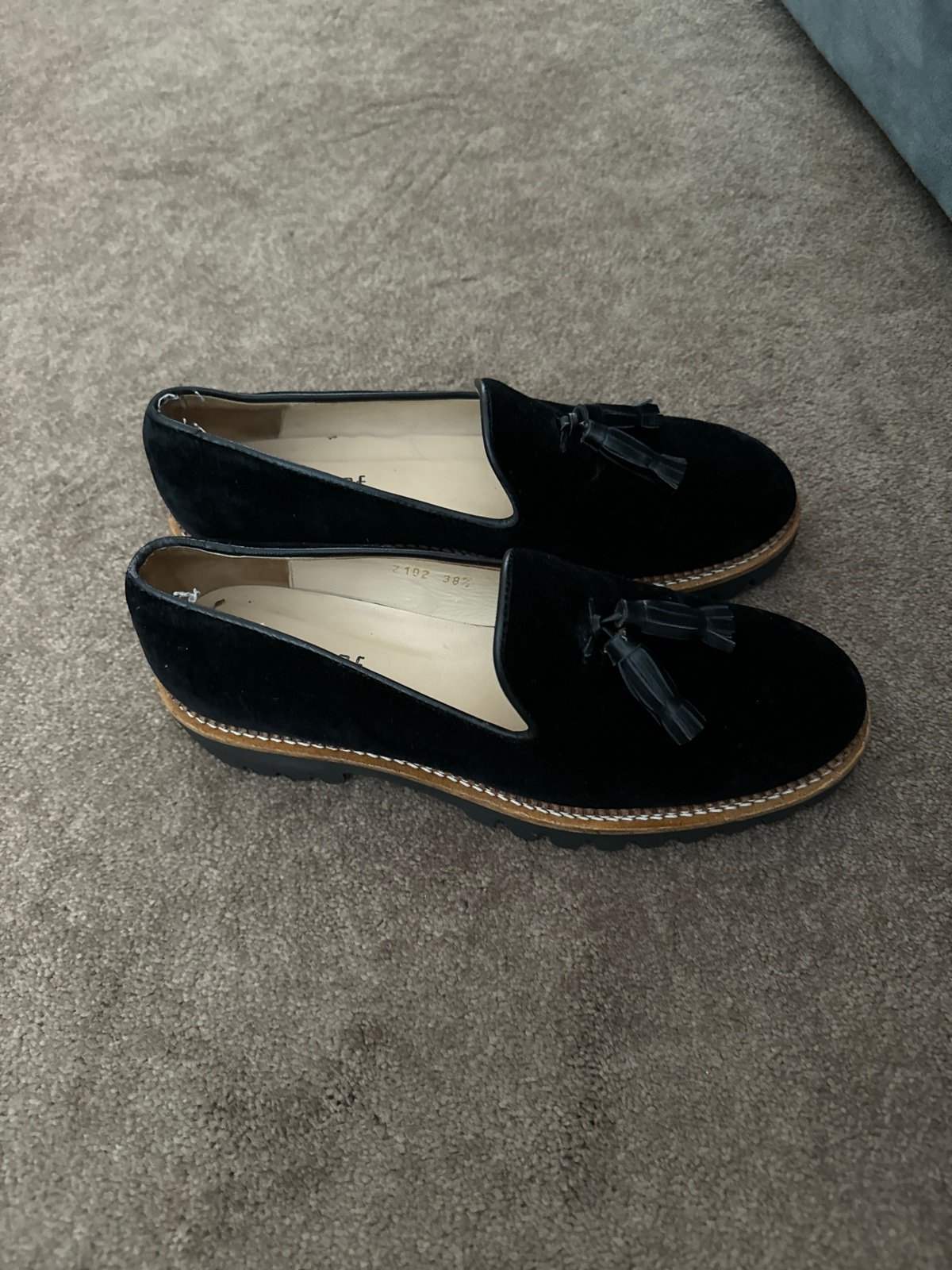 Jon Josef Lug sole Loafers
