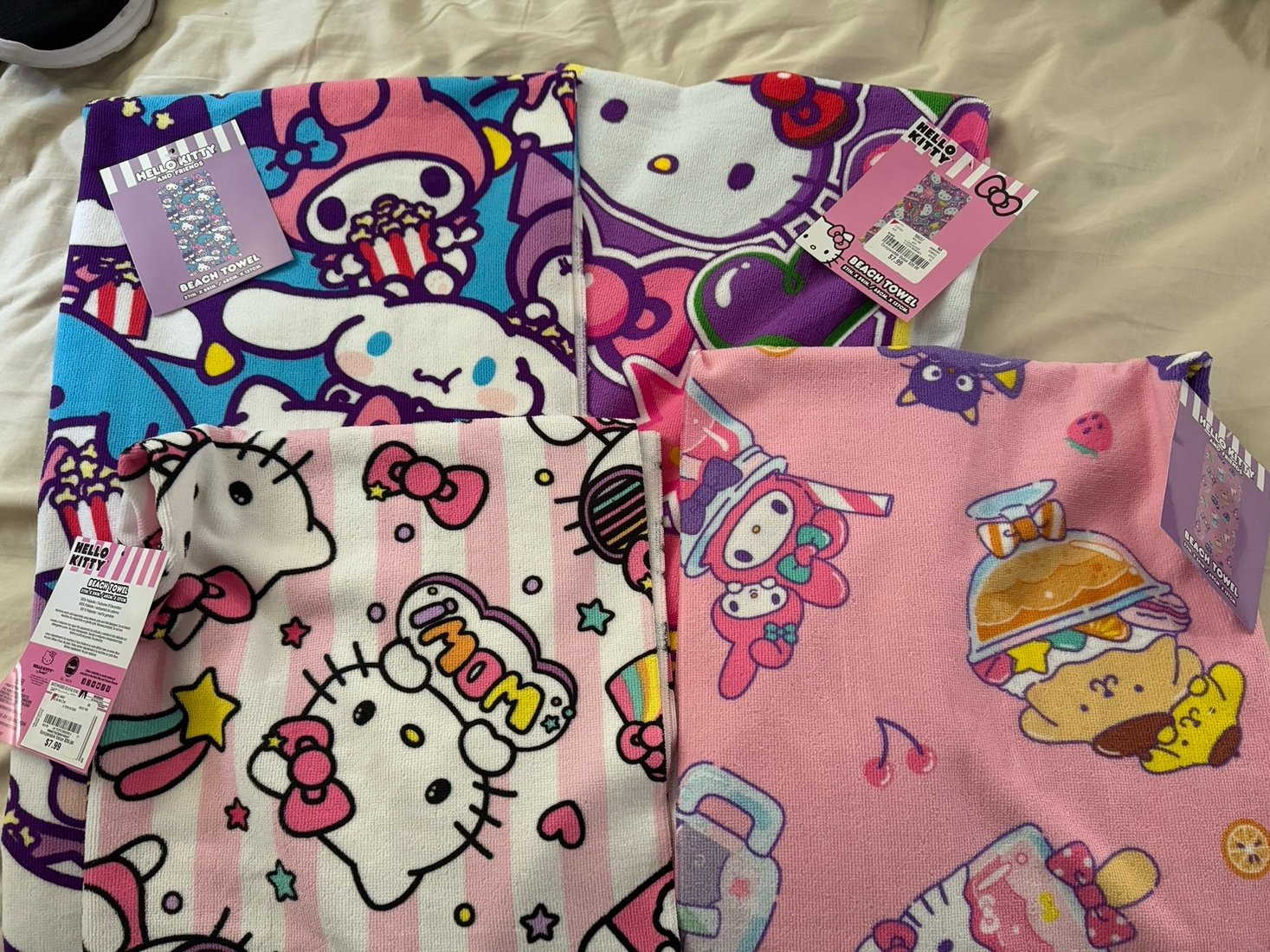 NWT Set of 4 Hello Kitty Towels