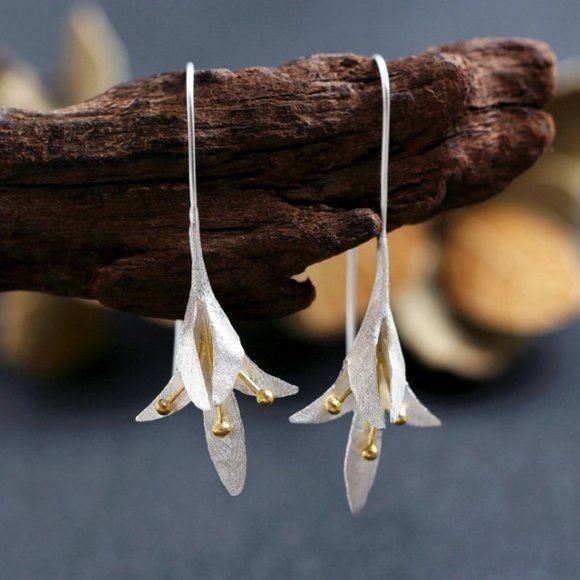 NEW 925 Silver Two Tone Lily Earrings