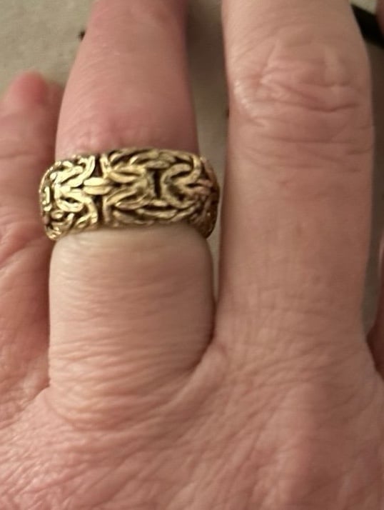 Over 3g 10K Yellow Gold Mirrored Byzantine Ring - Size 6