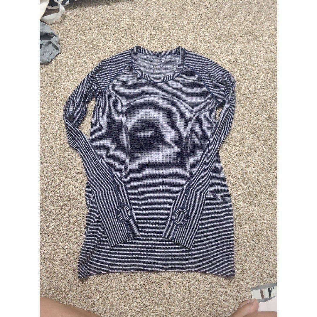 Lululemon long sleeve 8