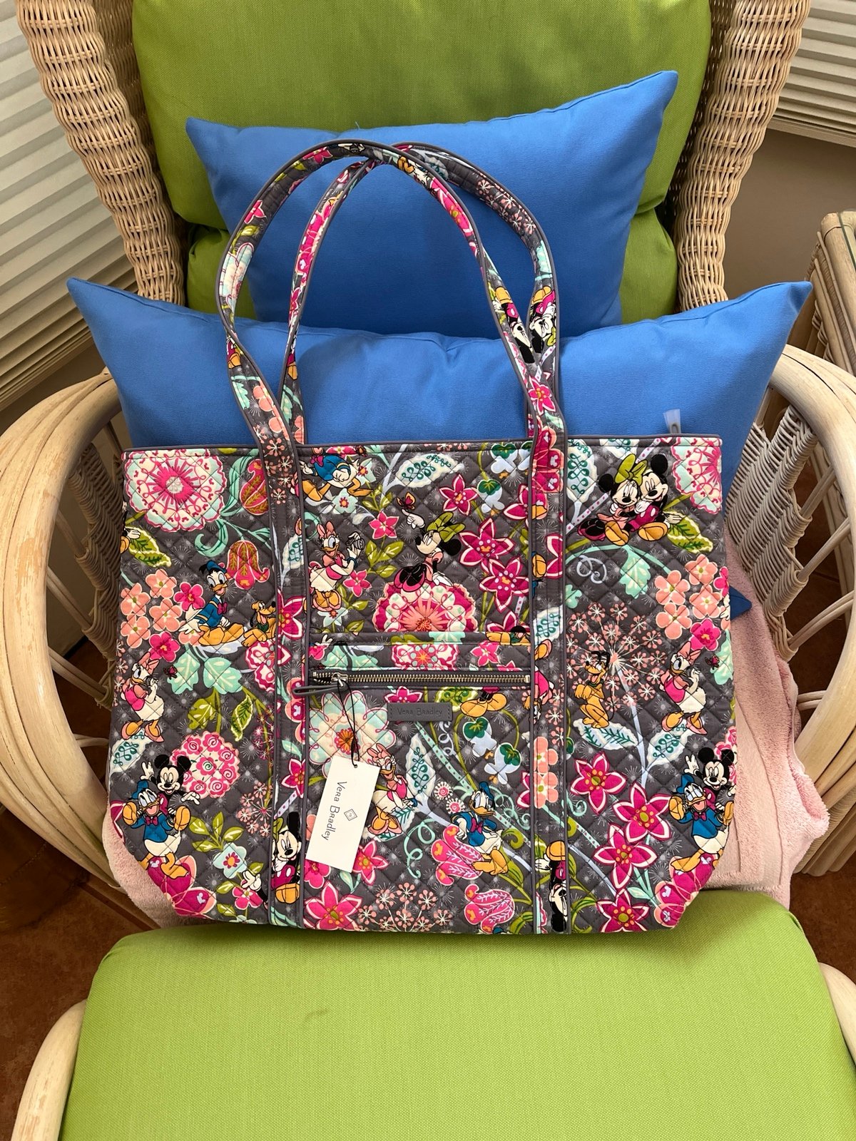 NWT VERA BRADLEY DISNEY TOTE BAG MICKEY AND FRIENDS