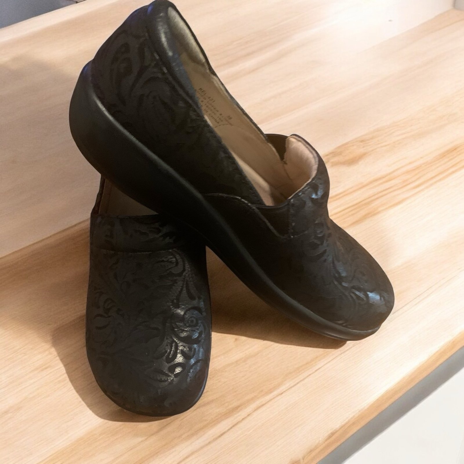 Algeria ladies black Keli slip on shoes size (US 7) EU 38, black Keli