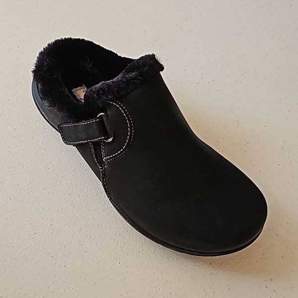 New Roseville Clog in Black by Clarks, Size 8 Wide