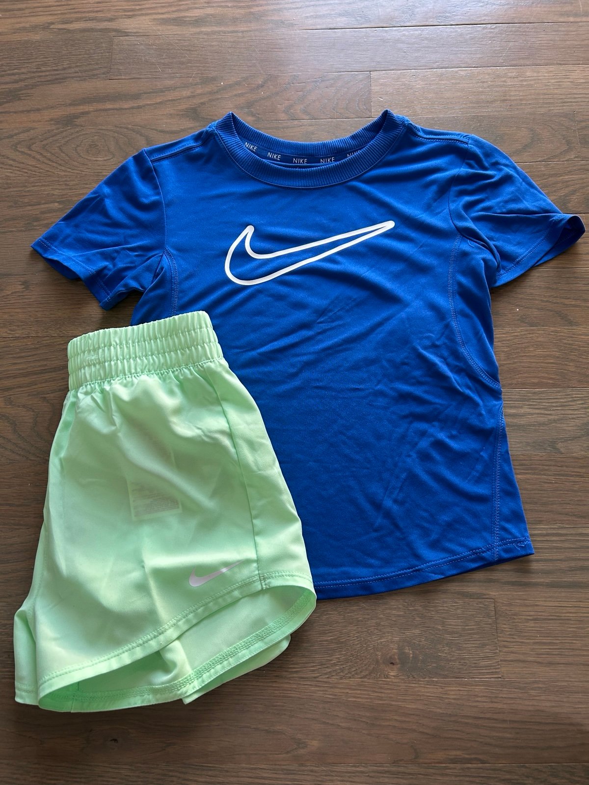 NWT Nike Little Girls Set size 6X