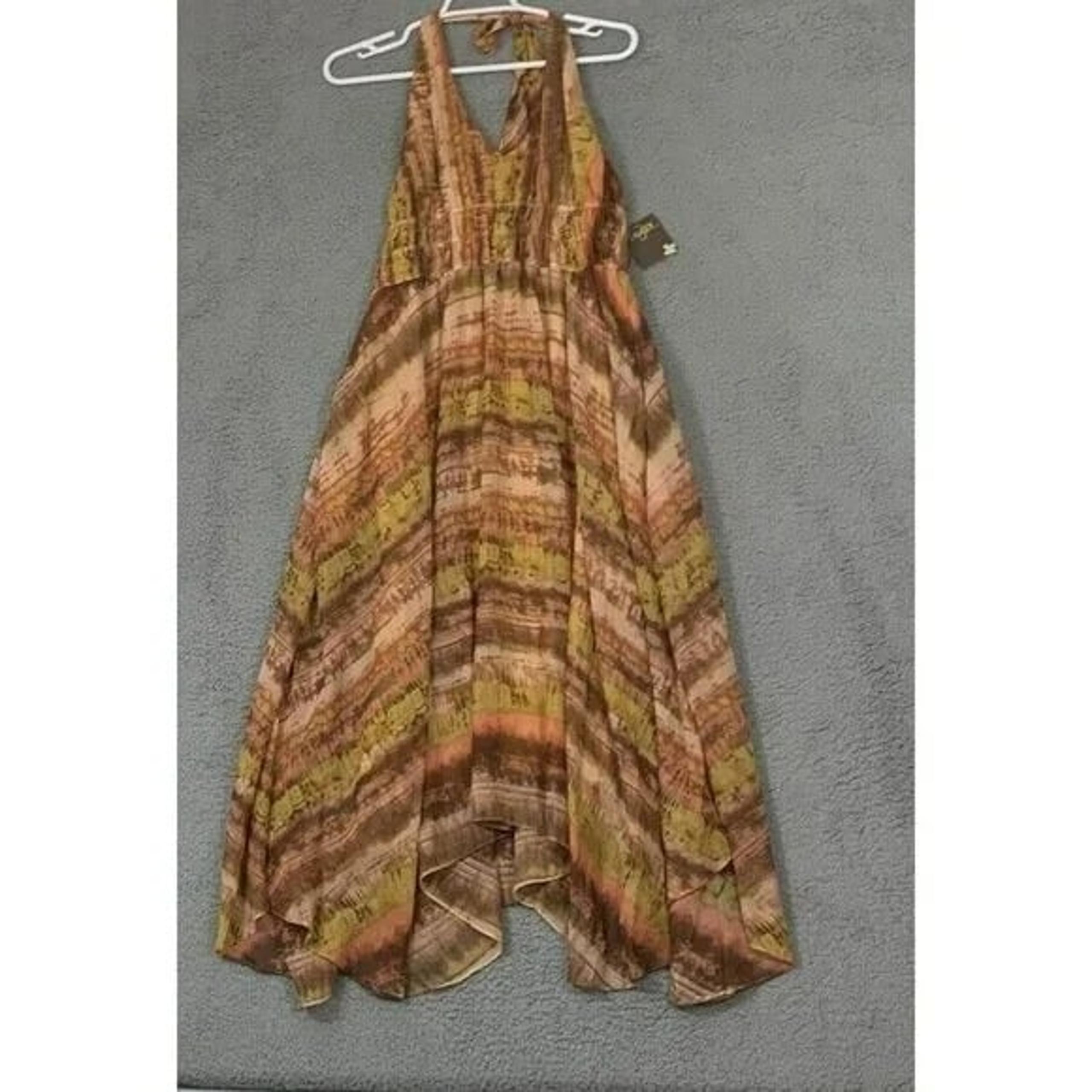 Taylor Women's Size 8 Halter V Neck Sleeveless Smocked Waist Handkerchief Hem Dr