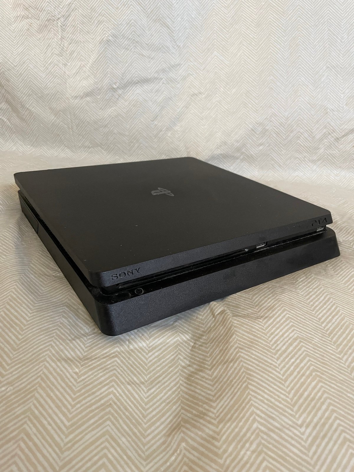 PlayStation 4 Slim