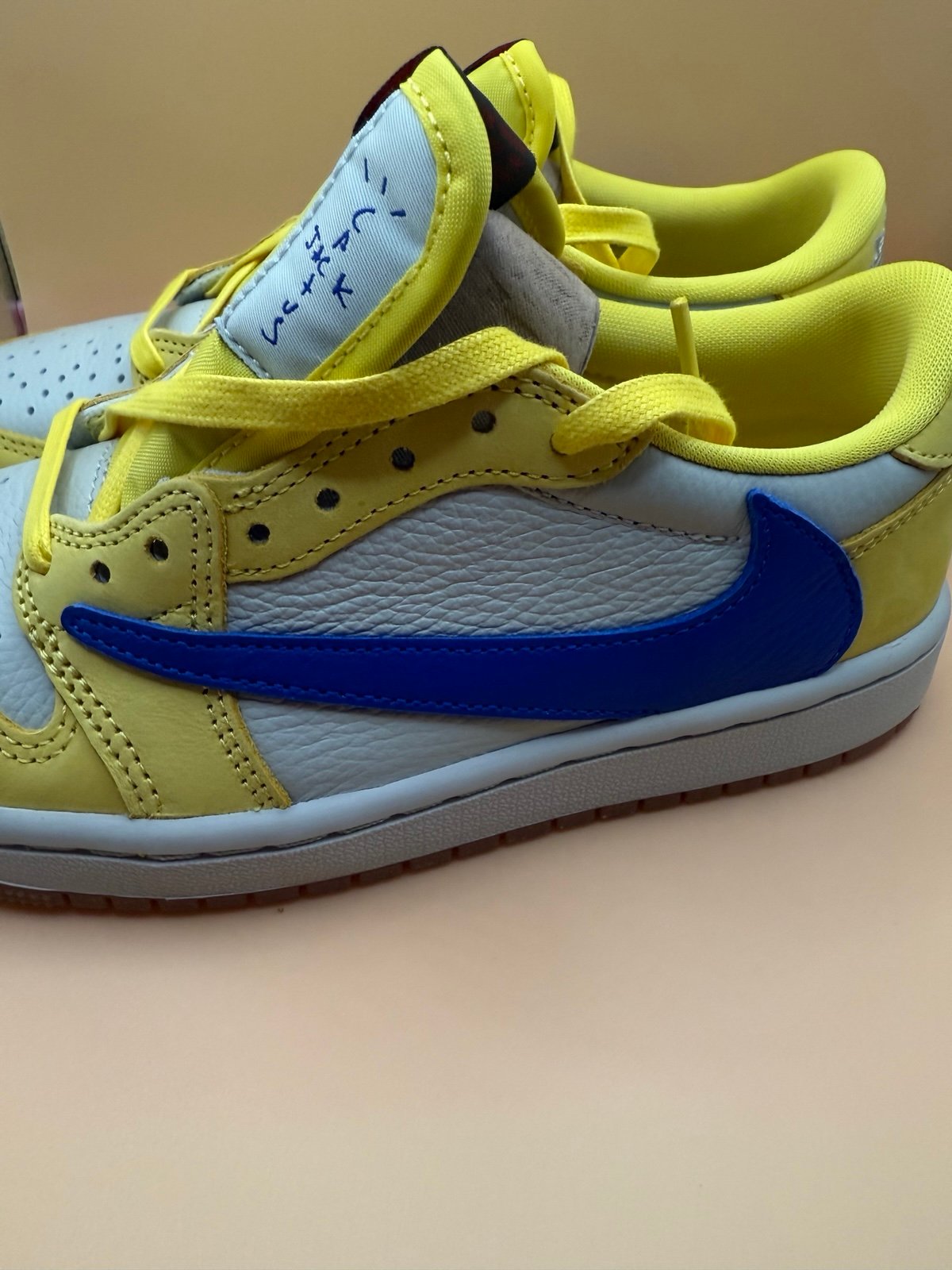 Nike Air Jordan 1 Retro DZ4137-700. Size 5..5