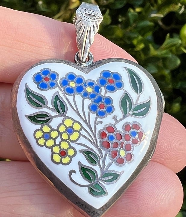 VINTAGE LARGE STERLING SILVER ENAMEL HEART LOCKET PENDANT NECKLACE FLORAL ORNATE