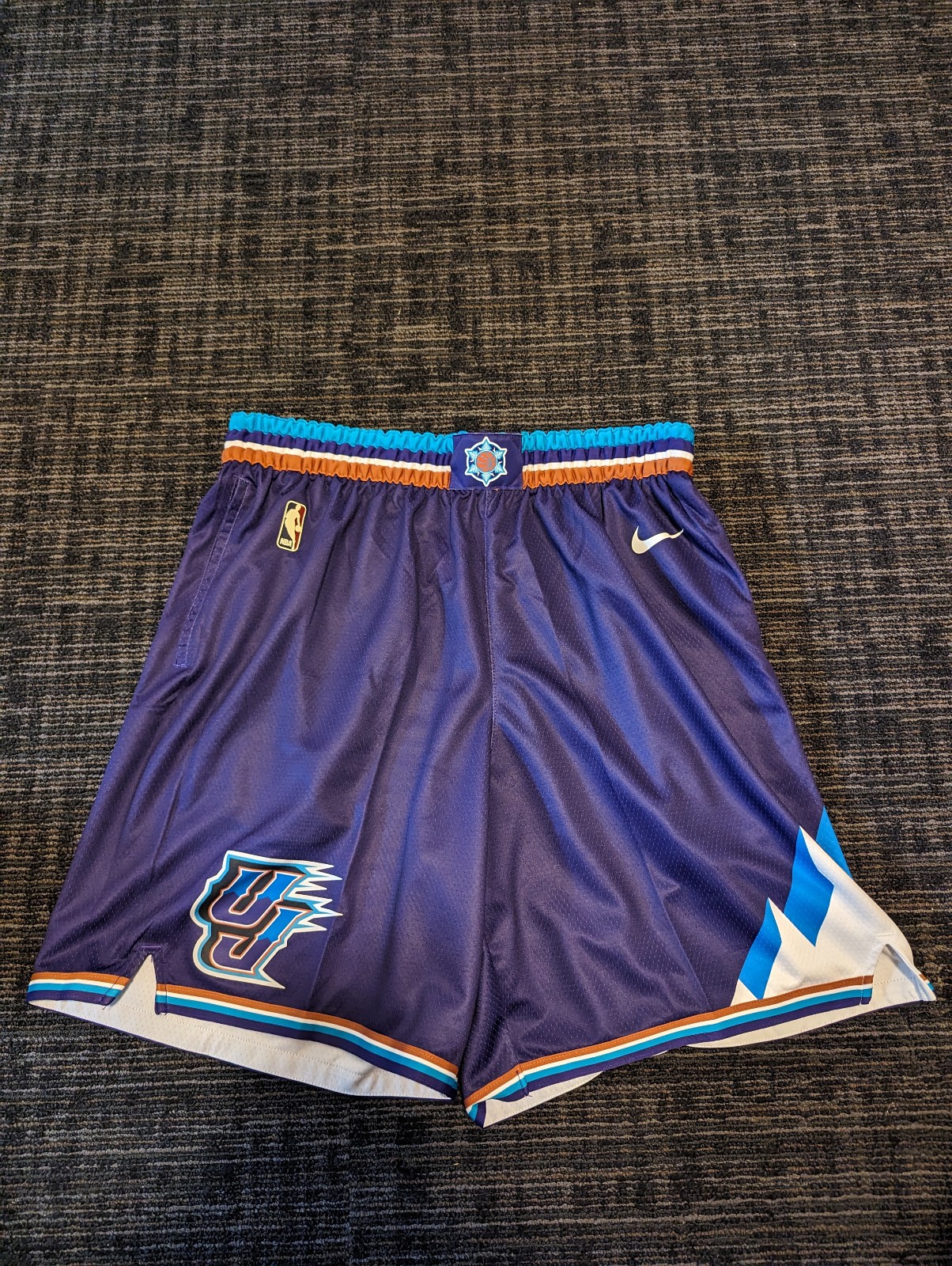 | Nike Utah Jazz 22/23 Classic Edition Swingman Shorts | Mens XXL | DZ9055-504 |