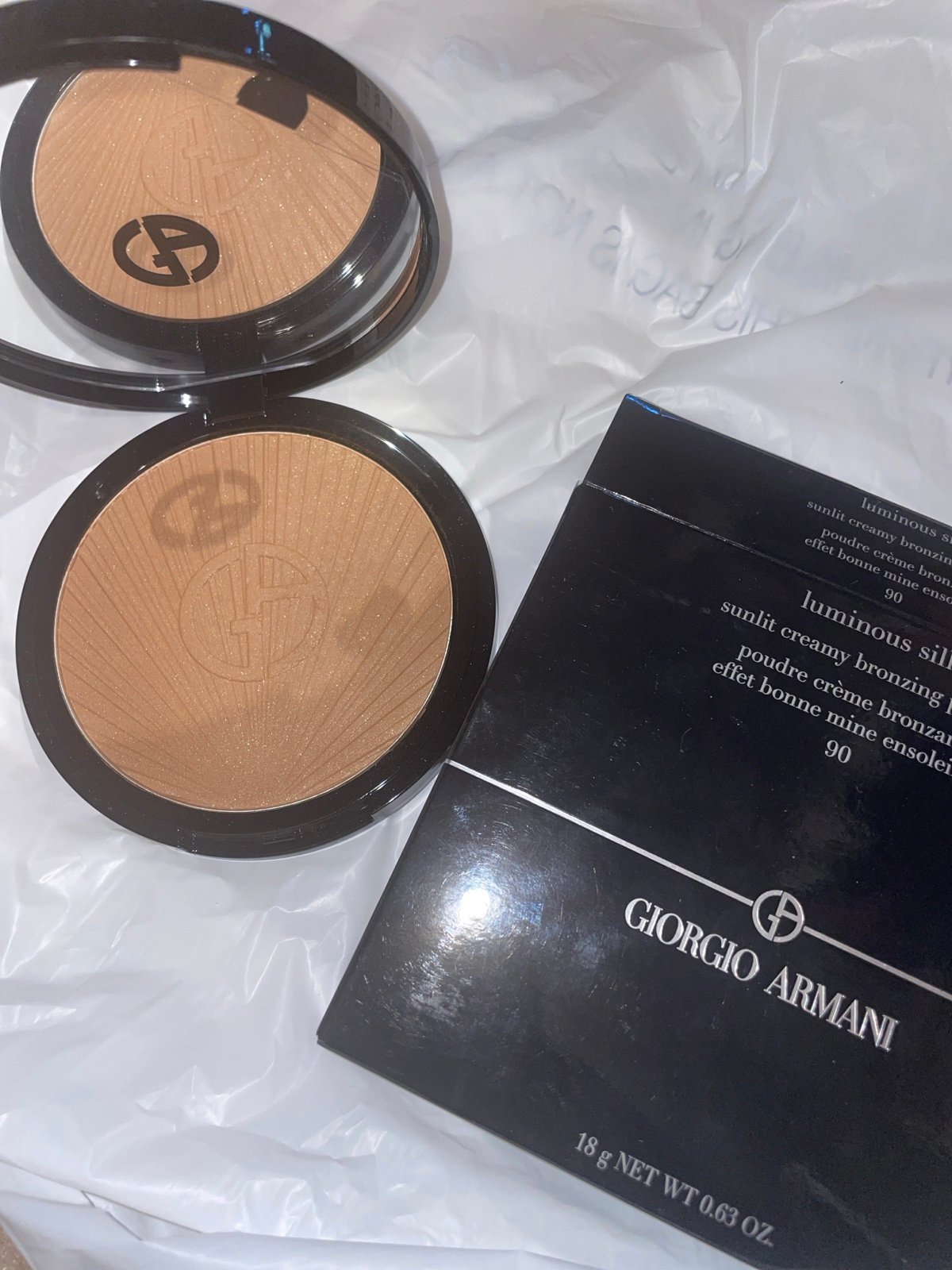 Armani luminous silk sunlit, creamy bronzing powder, shade, 90