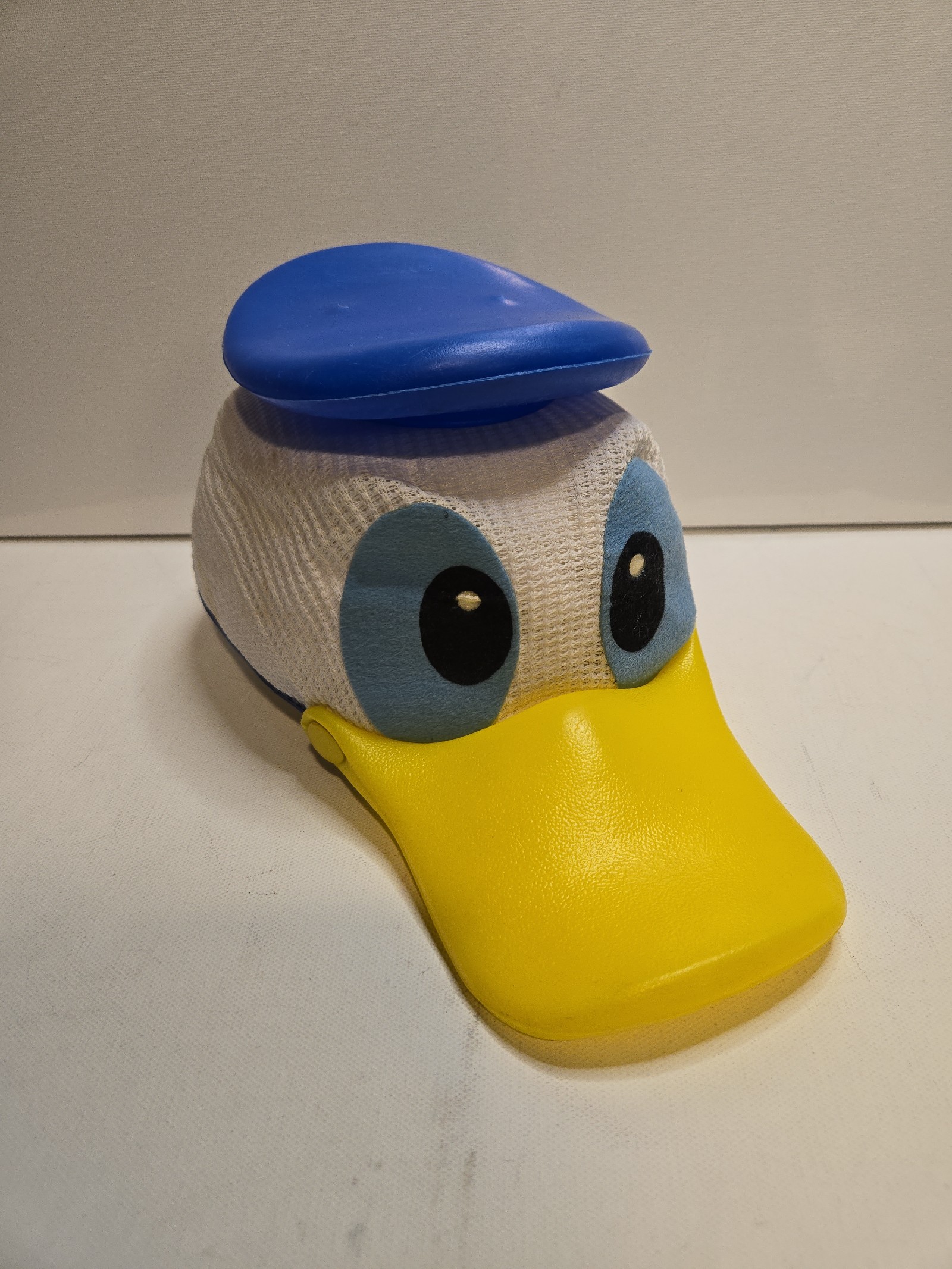 Vintage 80/90’s Disneyland Disney World Donald Duck Mesh Kid’s Cap