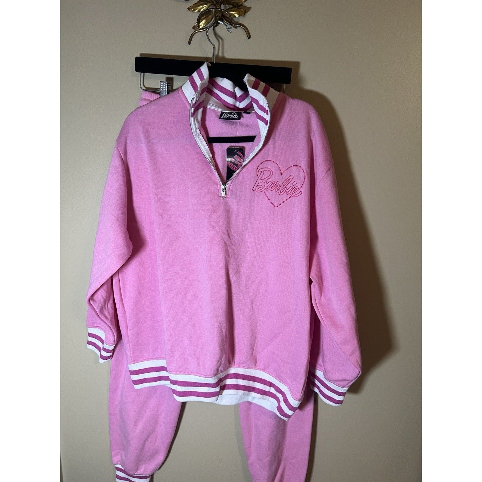 Barbie Women's Pink & White Pullover 1/4 Zip Sweatshirt And Pants Set Size XL