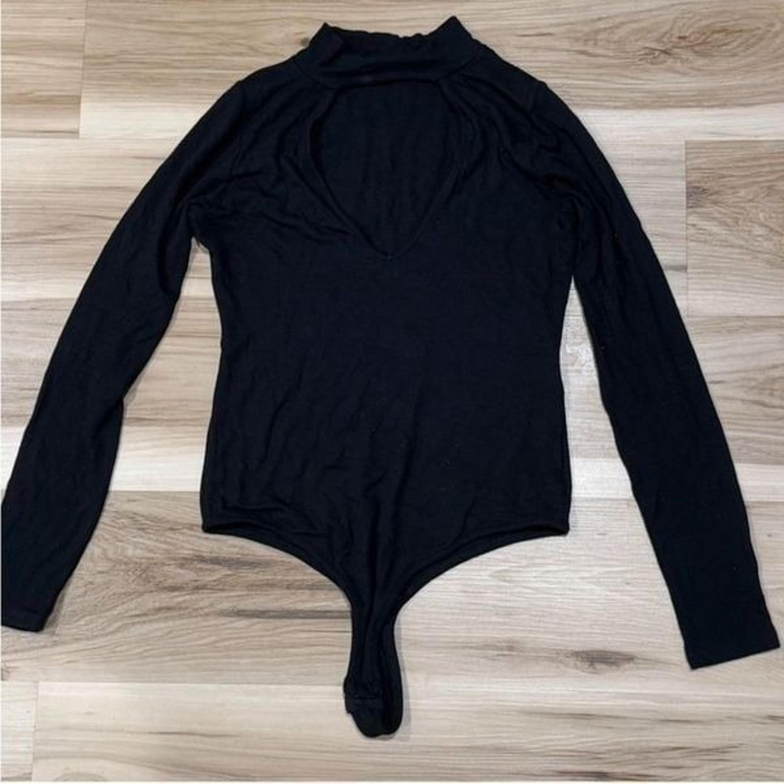 Naked Wardrobe Black Front Keyhole Bodysuit Women’s Large