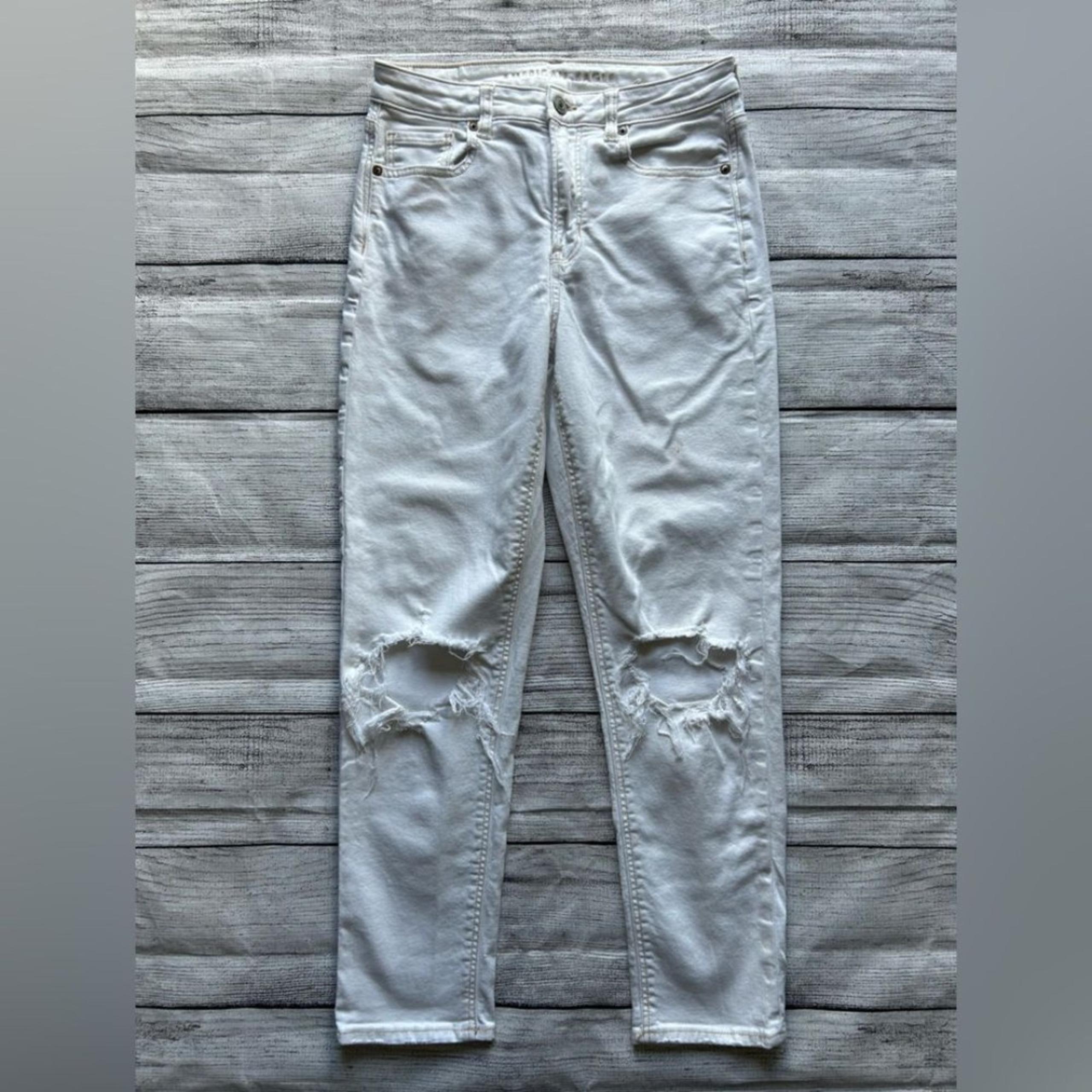 American Eagle Stretch Mom Jean white distressed size 4 regular