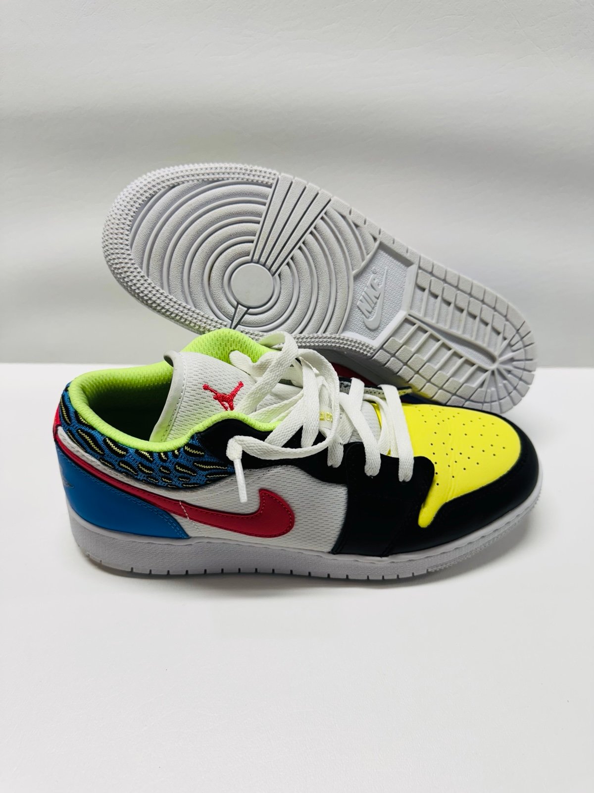 Nike Air Jordan 1 Low Black Light Fusion White GS Size 7Y