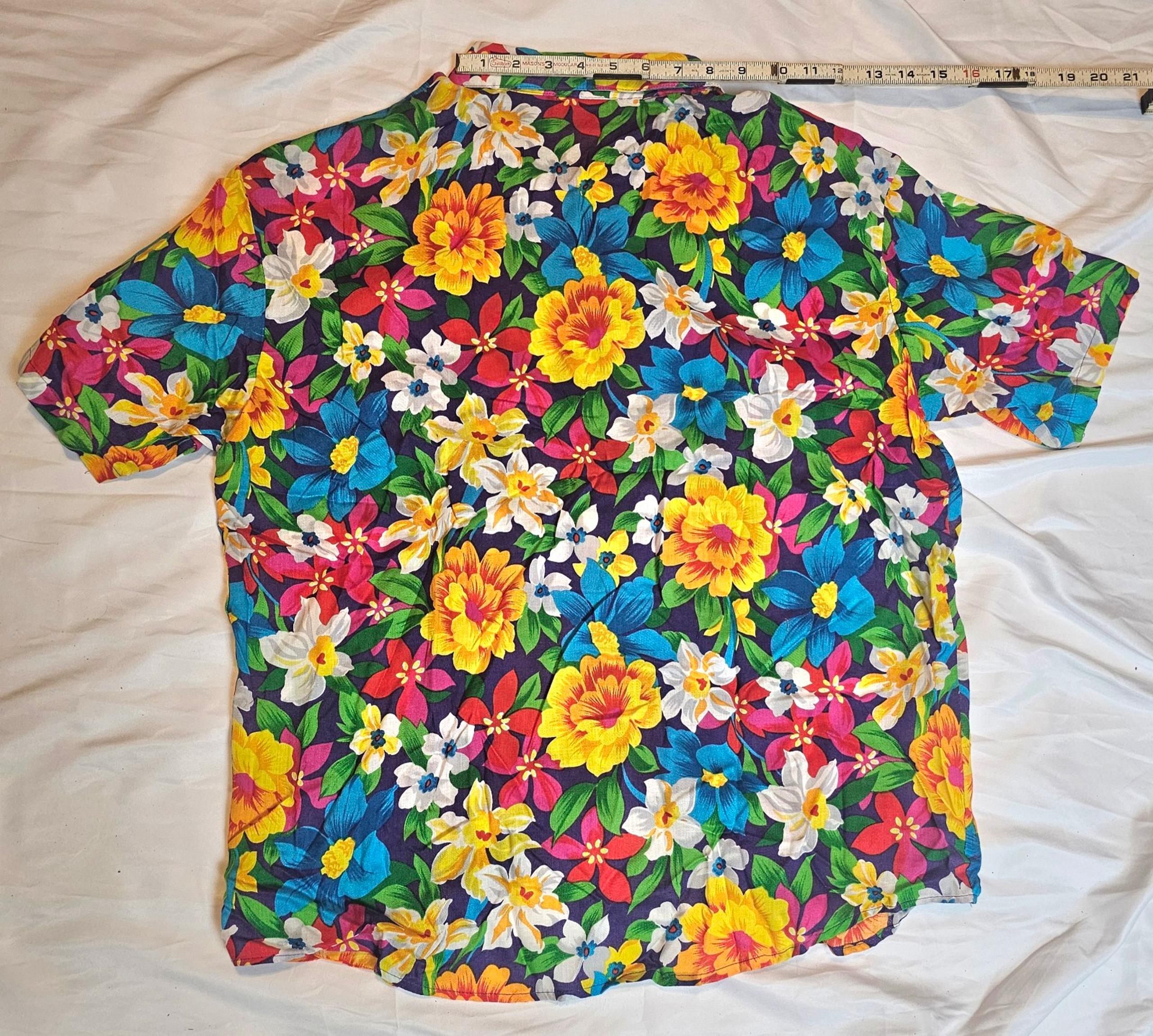 Vintage Sandra Ingrish Sport  Hawaiian Shirt L Rayon Made in Dominican Republic