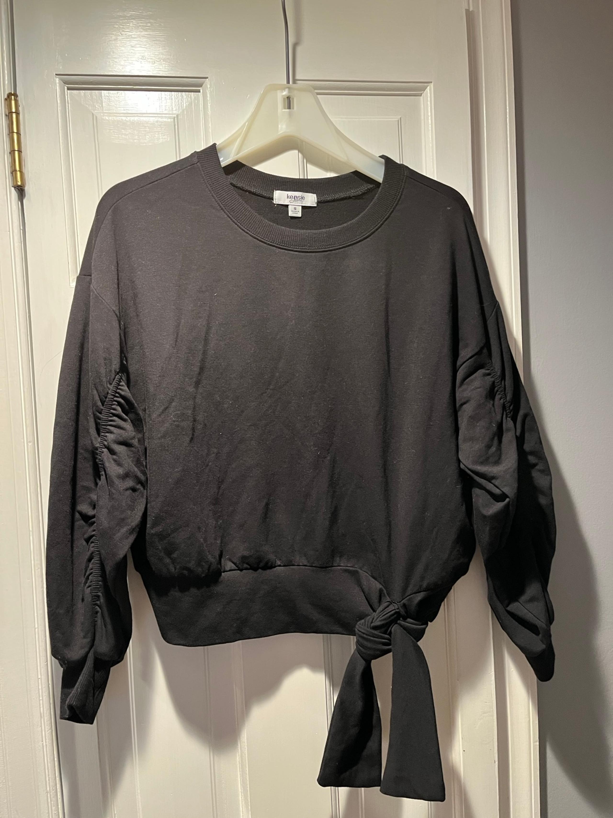 Women’s KENSIE Jeans Black Top w/Tie at the Hem sz S