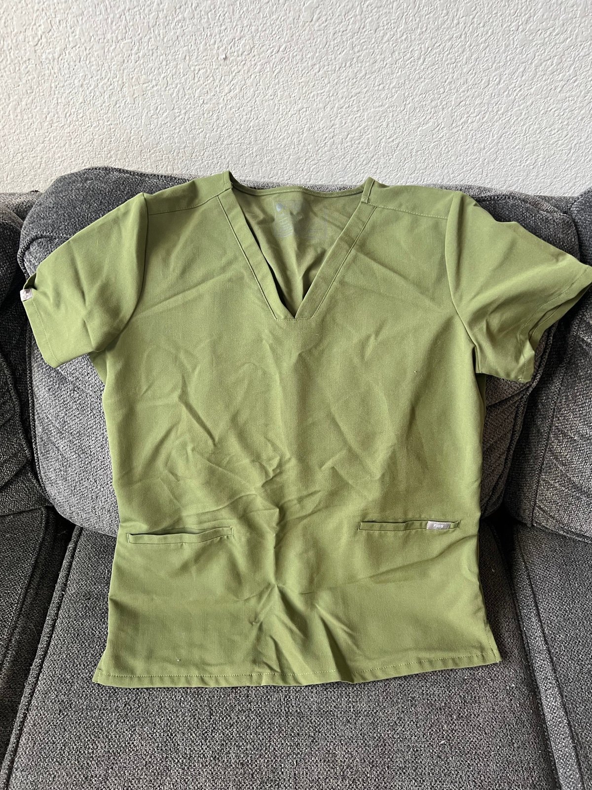 FIG Olive Green Casma Three-Pocket Scrub Top