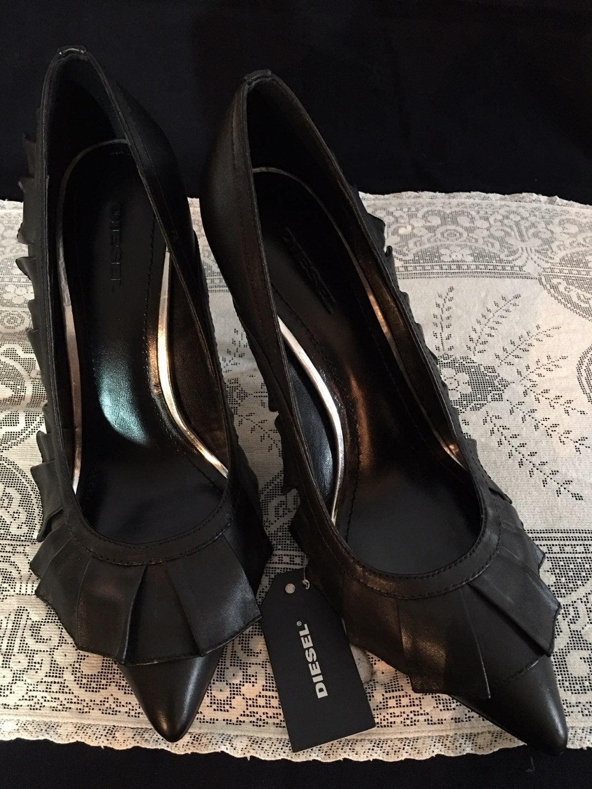 AWESOME BLACK LEATHER DIESEL BAT PUMPS