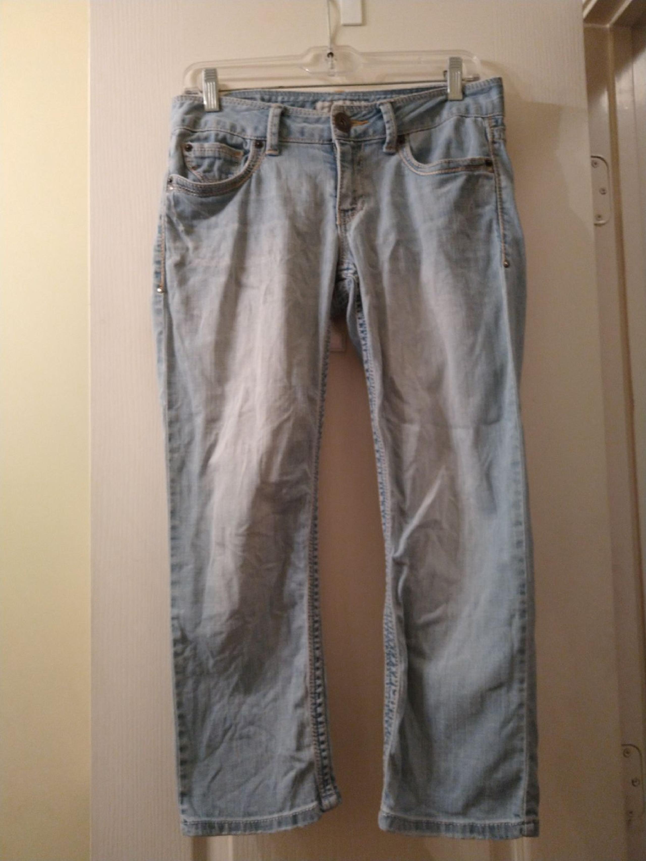 Aeropostale crop jeans