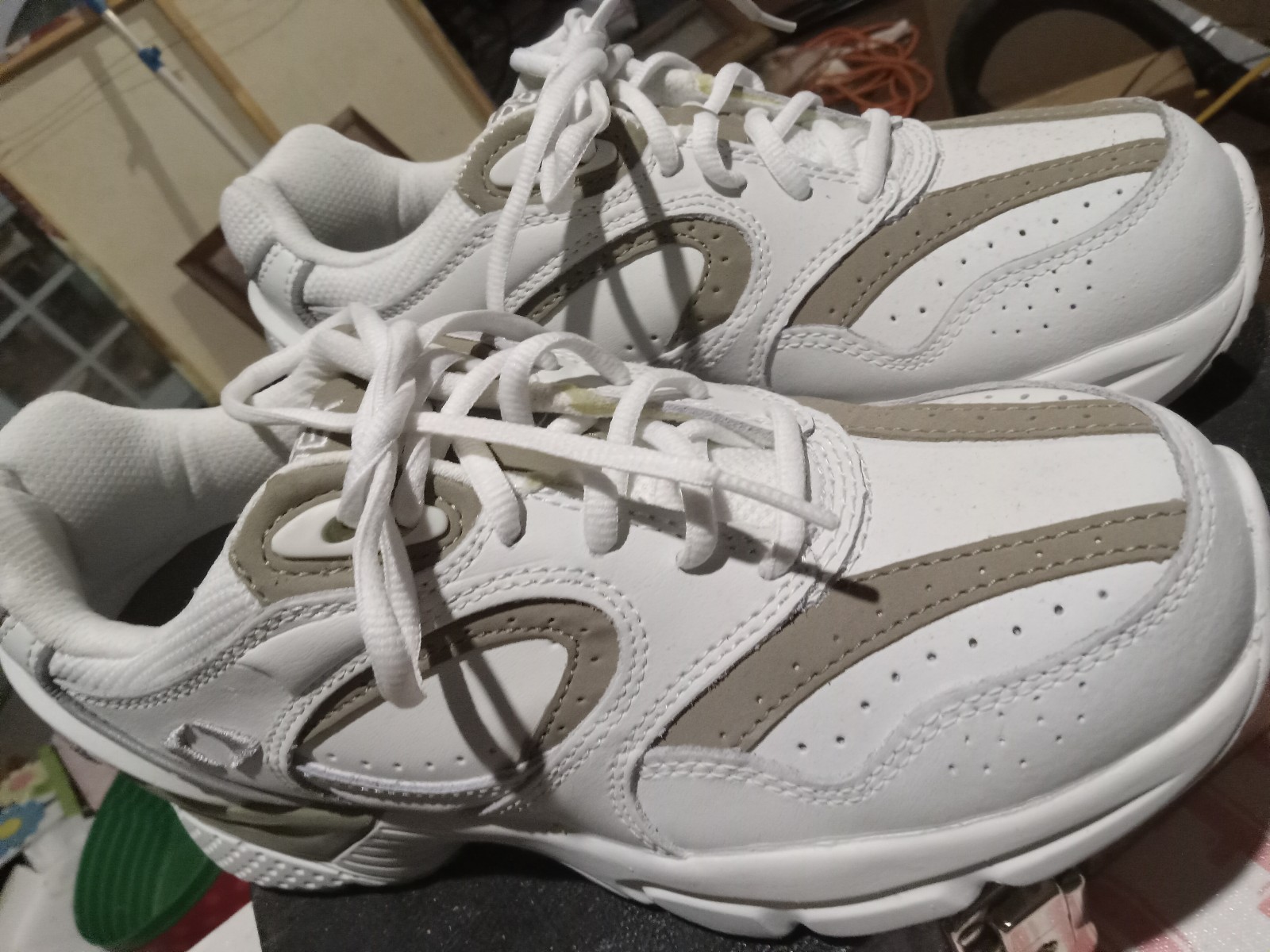Medical walking shoes size 6.5 brand new
