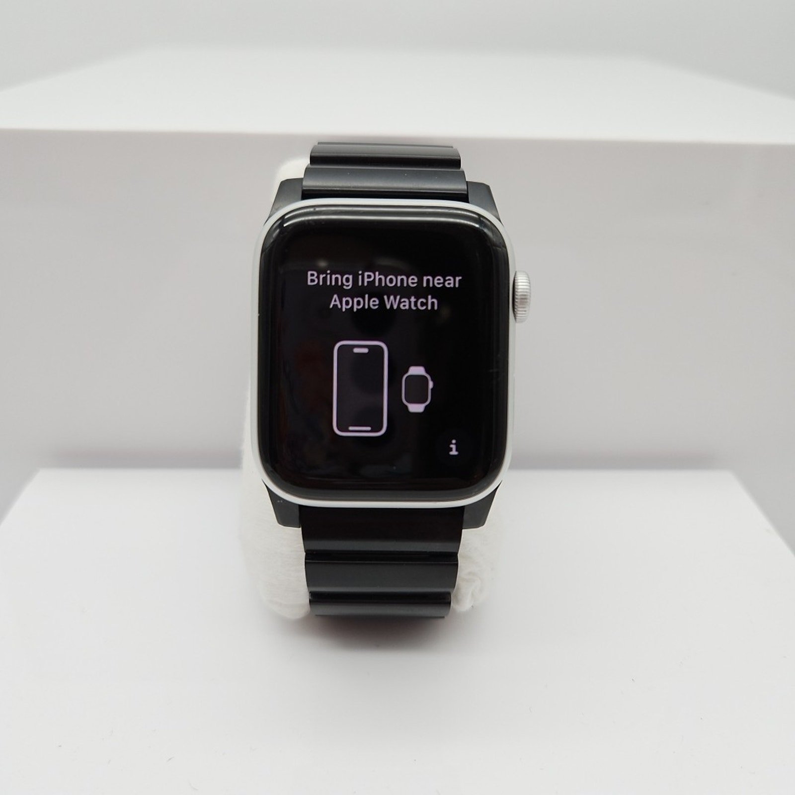 Apple Watch SE 2nd Gen 44MM Silver GPS Aluminum A2723 NOMAD Stainless Steel Band