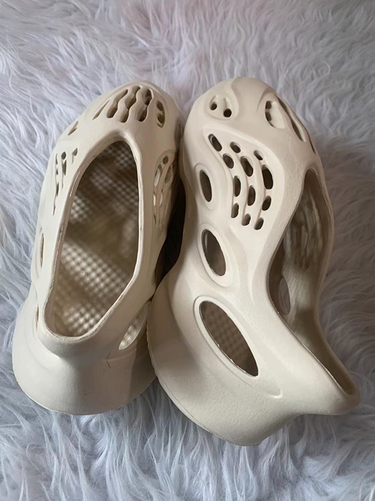 Yeezy foam runners size 11 white