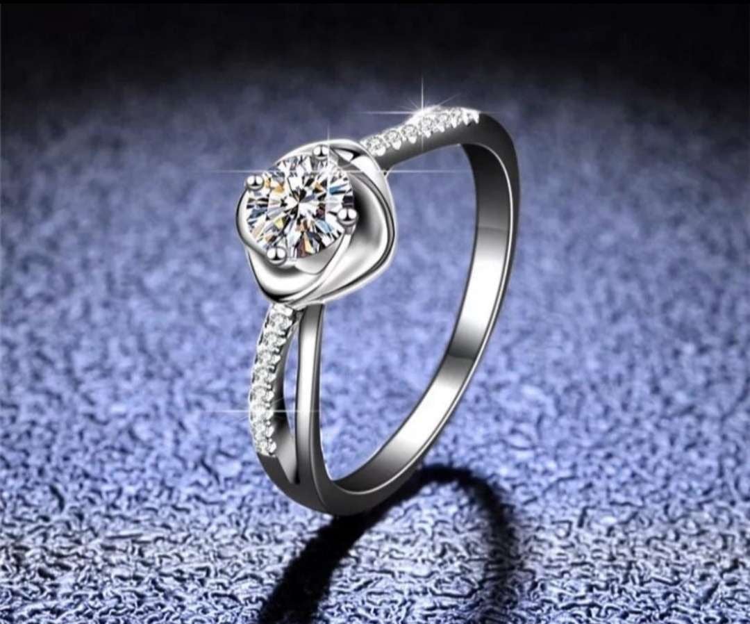 DREAMER Moissanite Engagement Ring