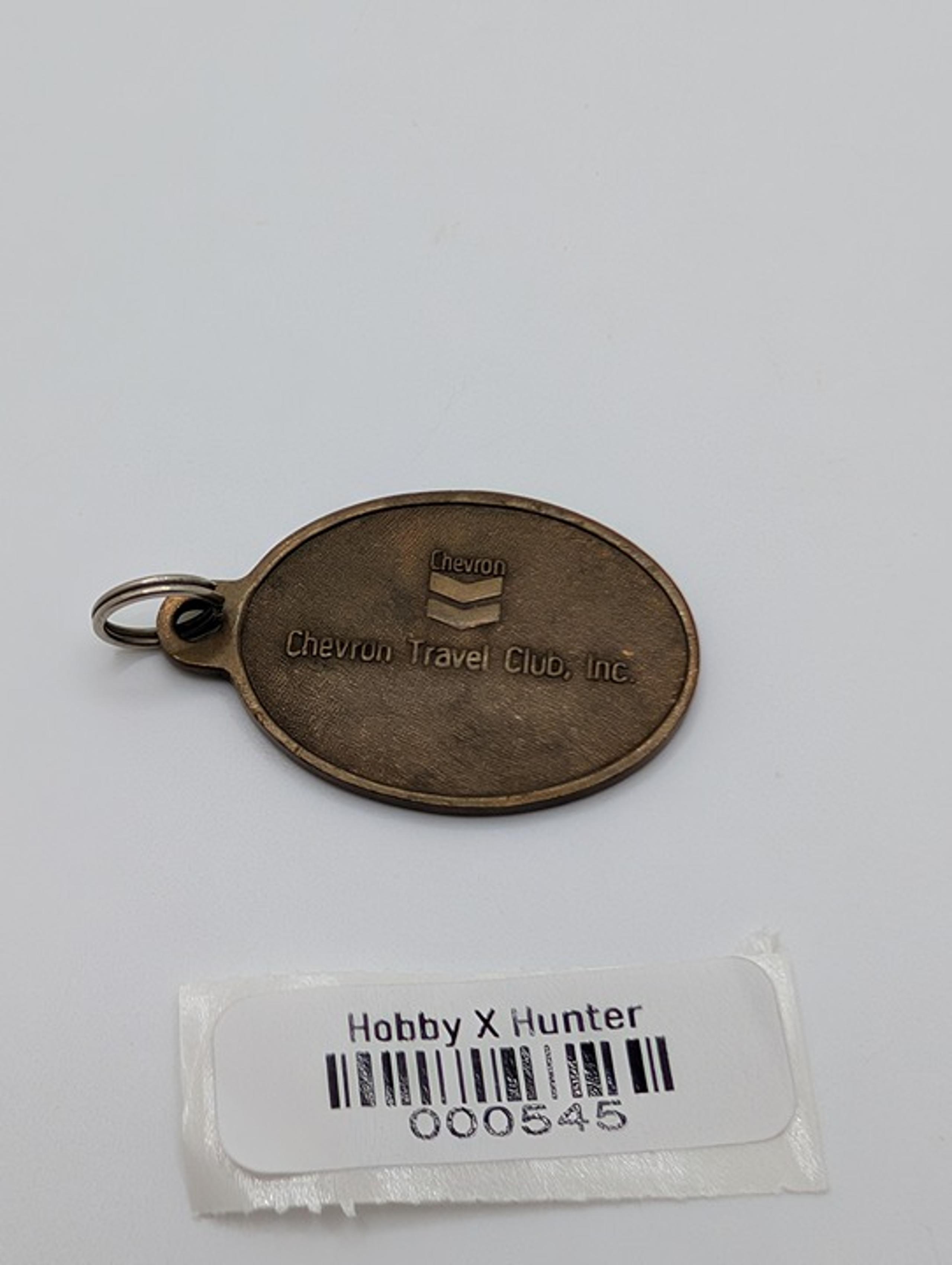 VINTAGE CHEVRON MOTOR OIL TRAVEL CLUB KEYCHAIN