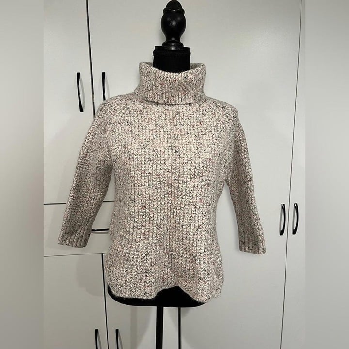 Free people knitted sweater . Size S