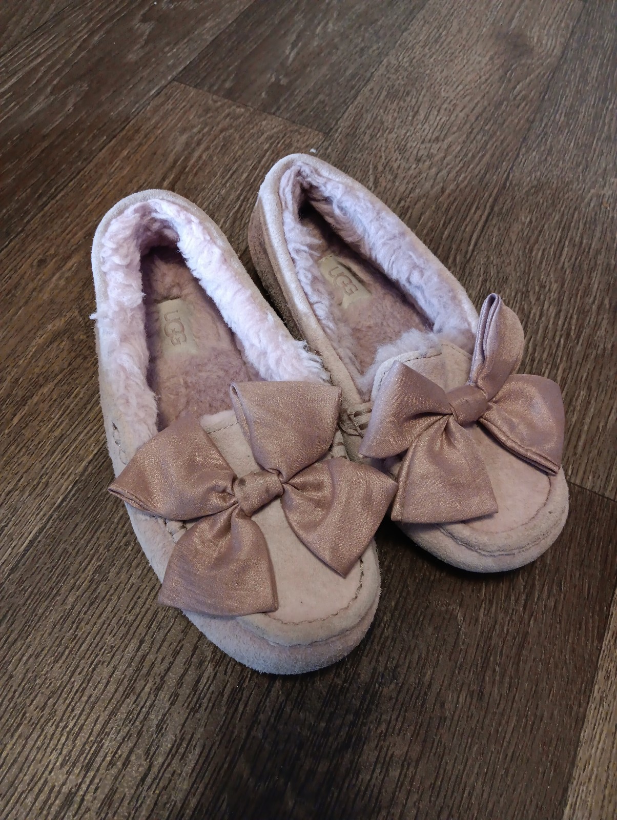 UGG Ansley sheepskin slipper women size 5