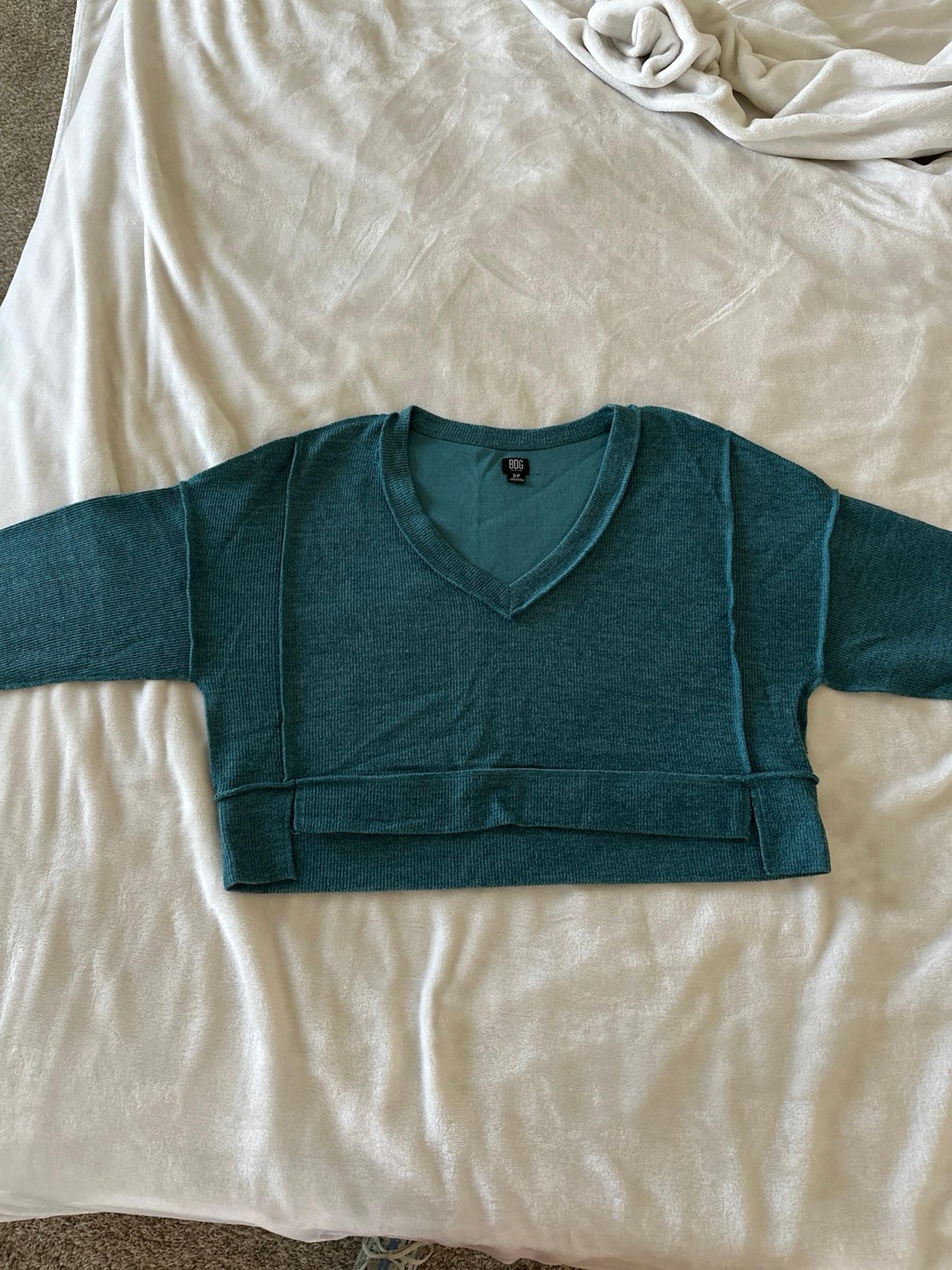 BDG cropped blue v neck sweater